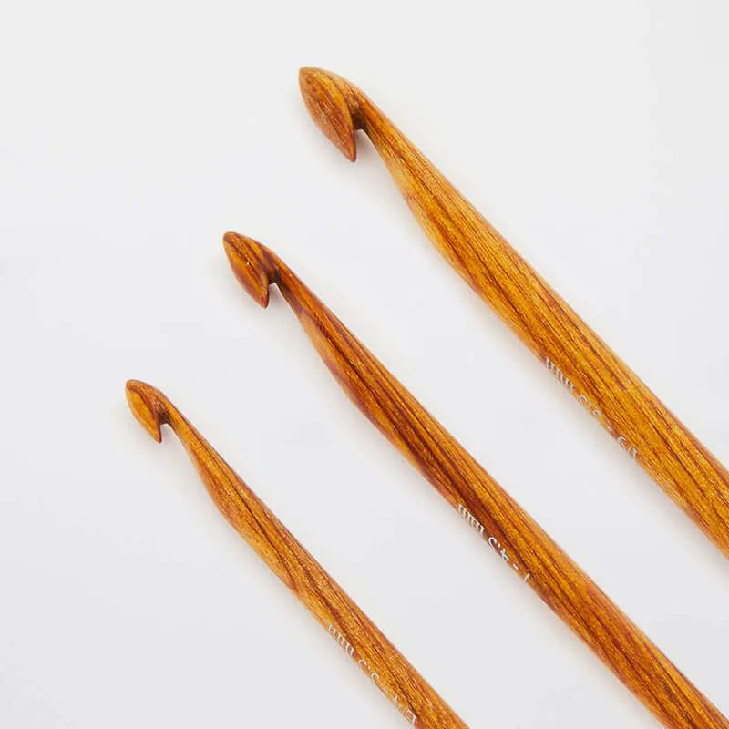 Knitpro Set of three repair hooks Close up. 