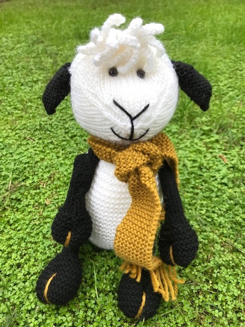 Knitting kit - Eunice the Ewe